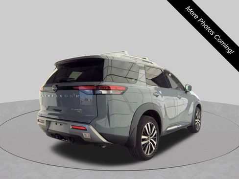 Used 2023 Nissan Pathfinder Platinum AWD/4WD image 2
