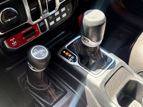 Used 2021 Jeep Gladiator Mojave AWD/4WD image 27