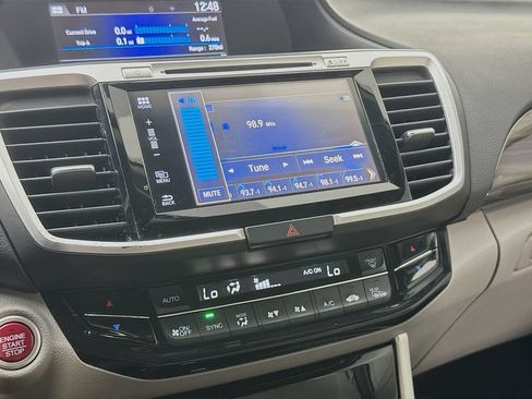 Used 2017 Honda Accord EX image 17