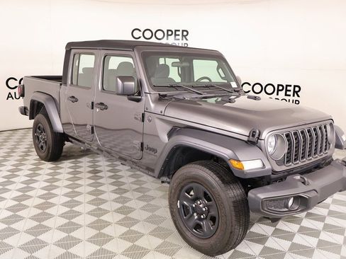 Used 2024 Jeep Gladiator Sport image 1