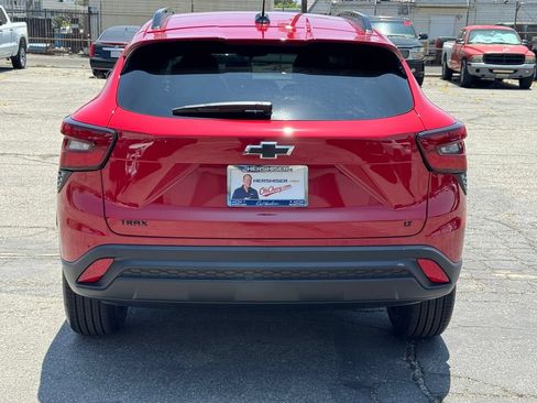 New 2026 Chevrolet Trax LT w/ Midnight Edition FWD image 5