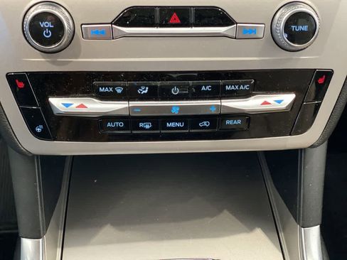 Used 2023 Ford Explorer XLT w/ Equipment Group 202A image 21