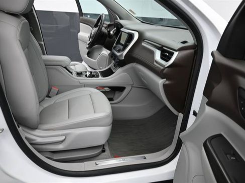 Used 2021 GMC Acadia SLT FWD image 18