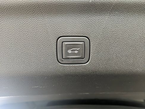 Used 2023 Cadillac Escalade ESV Sport w/ Touring Package image 10