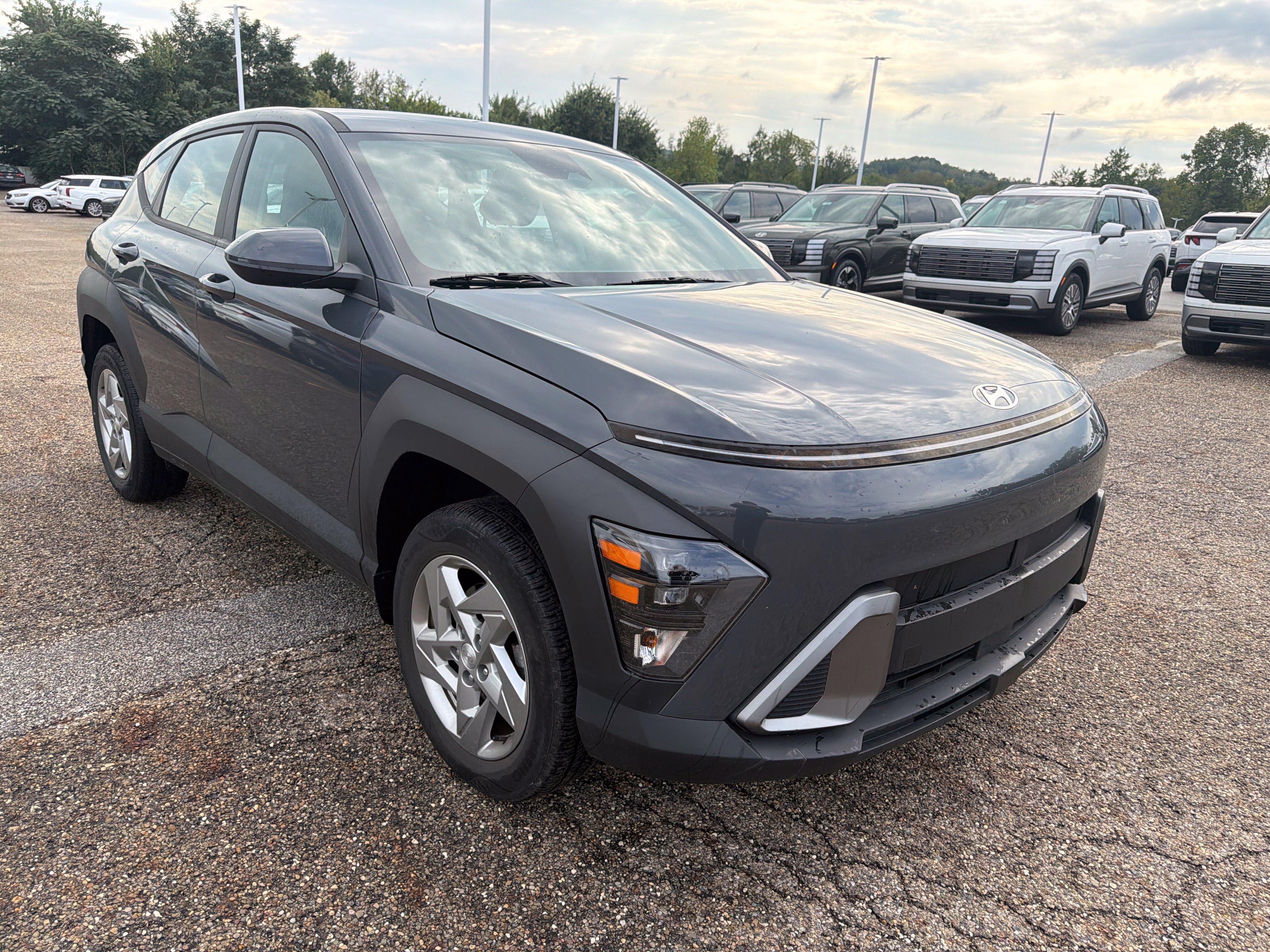Used 2024 Hyundai Kona SE AWD/4WD image 3