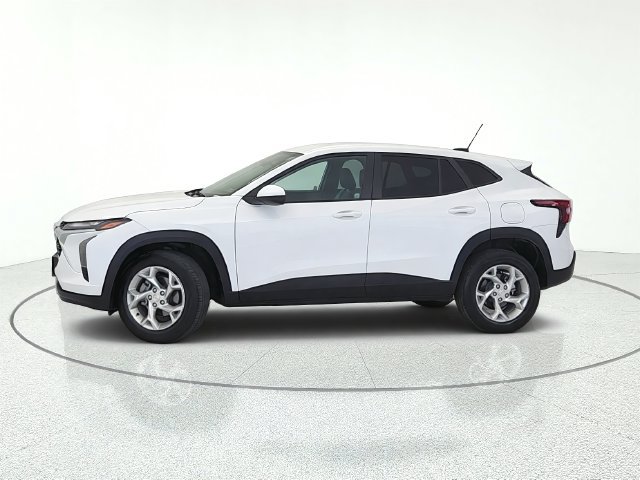 Used 2025 Chevrolet Trax LS w/ LS Convenience Package FWD image 2
