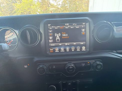 Used 2023 Jeep Wrangler Unlimited Sport image 29