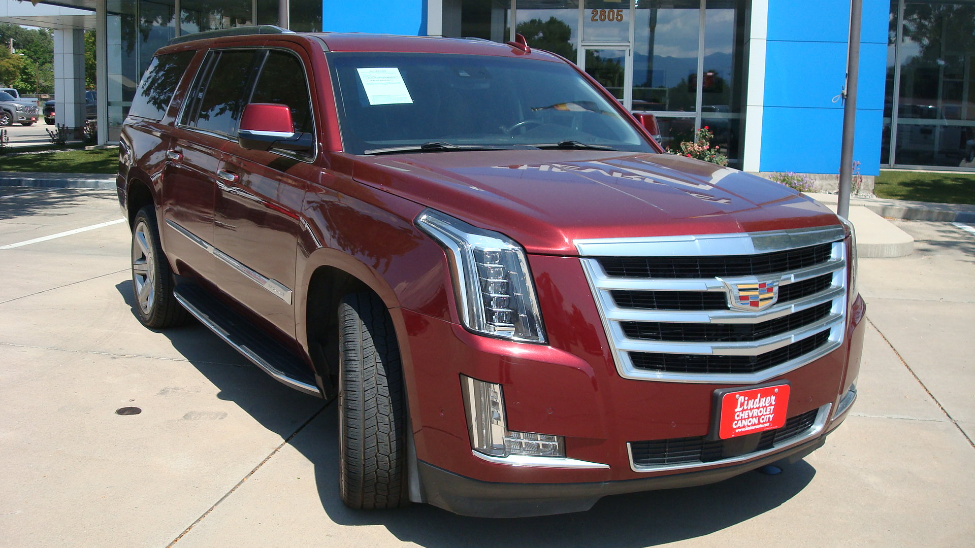 Used 2020 Cadillac Escalade ESV Premium Luxury AWD/4WD image 3