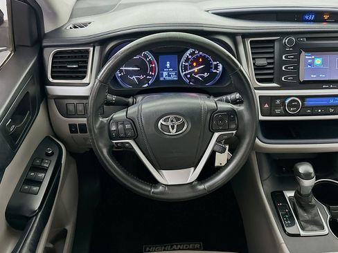 Used 2014 Toyota Highlander Plus image 17