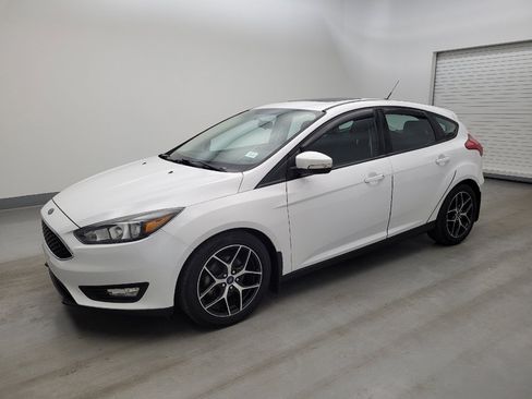 Used 2018 Ford Focus SEL w/ Cold Weather Package FWD image 2