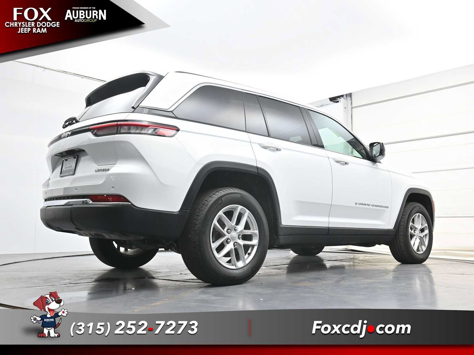 Used 2025 Jeep Grand Cherokee Laredo X w/ Luxury Tech Group I AWD/4WD image 26
