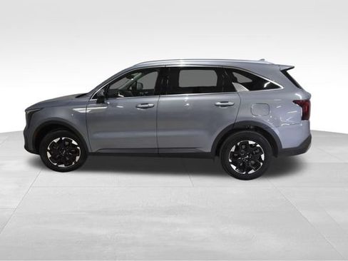Used 2024 Kia Sorento S image 6