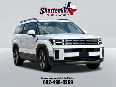 Used 2025 Hyundai Santa Fe SEL FWD image 3