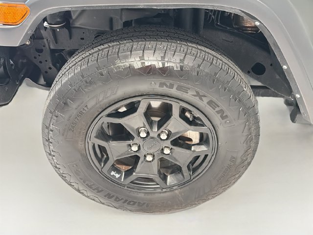 Used 2025 Jeep Wrangler Sport AWD/4WD image 21