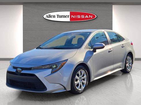 Used 2024 Toyota Corolla LE image 3