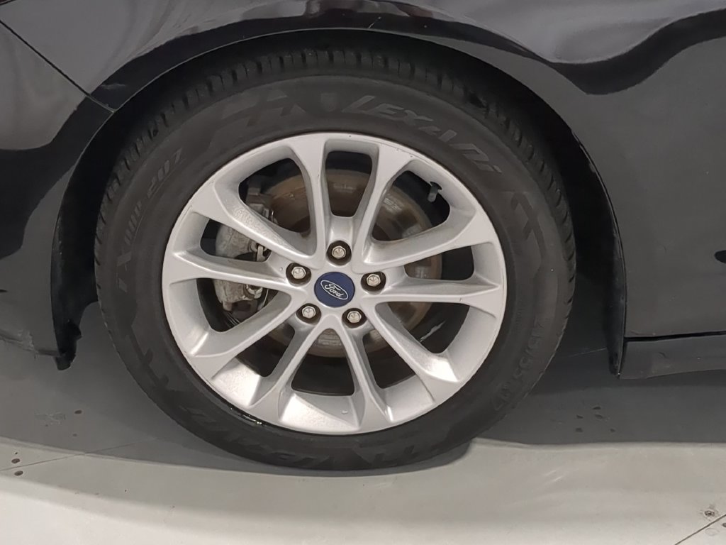 Used 2020 Ford Fusion SE FWD image 17