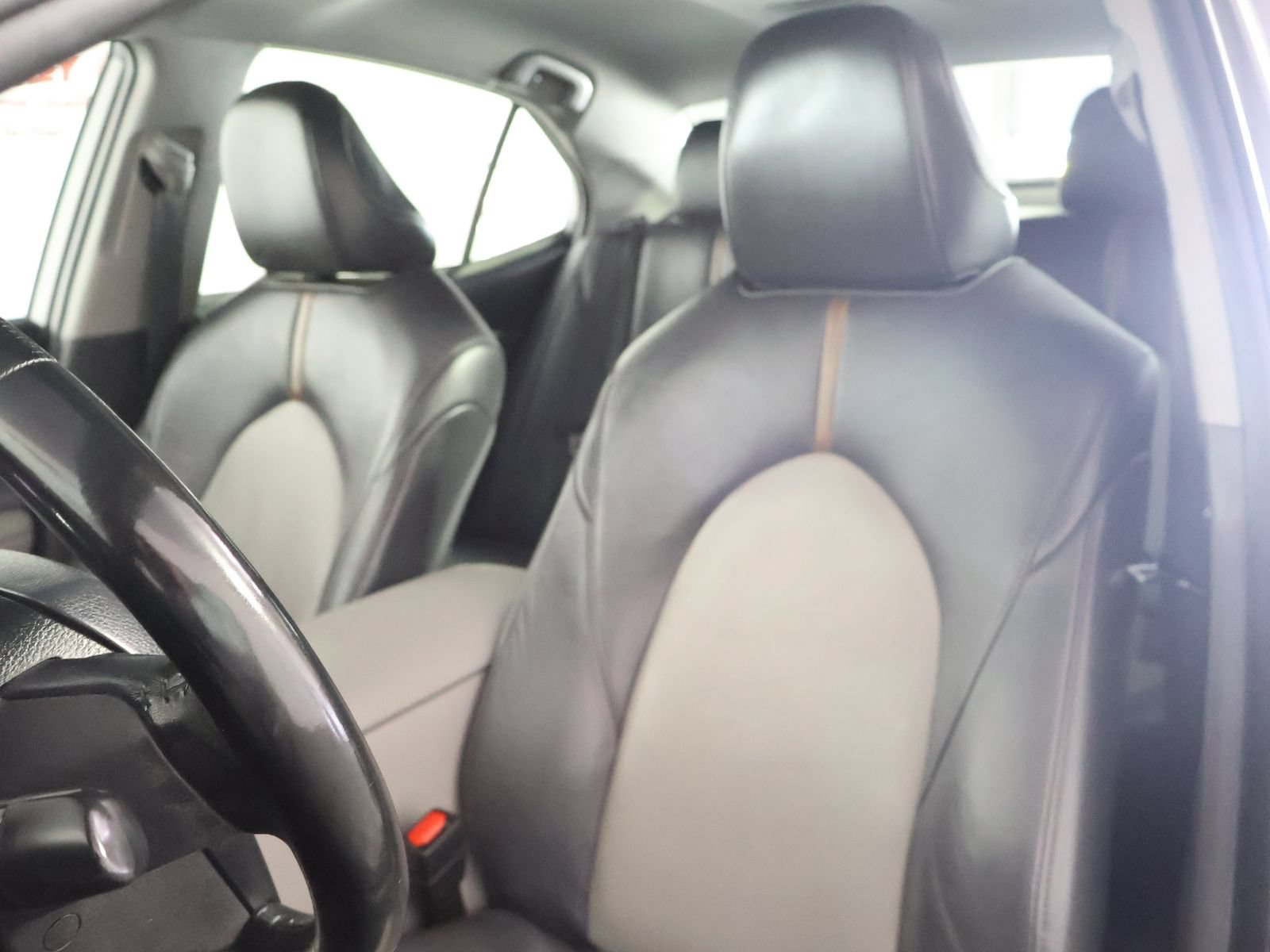 Used 2020 Toyota Camry XLE FWD image 24