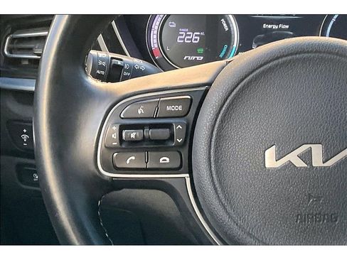 Used 2022 Kia Niro EX image 18