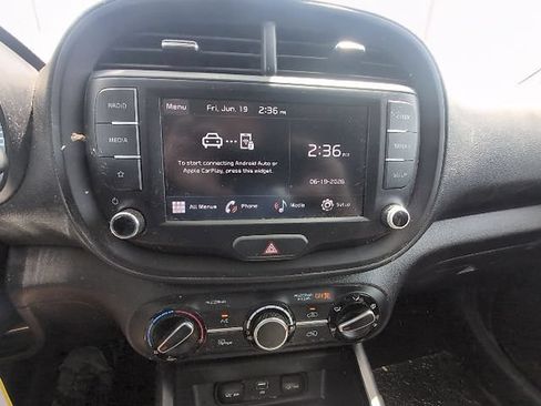 Used 2024 Kia Soul LX FWD image 13