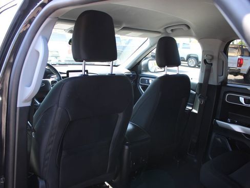 Used 2023 Ford Explorer XLT AWD/4WD image 24