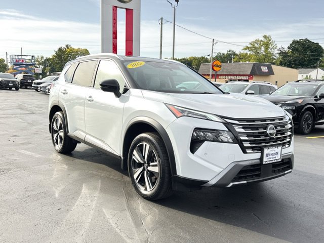 Used 2025 Nissan Rogue SL w/ Tech Package AWD/4WD image 13
