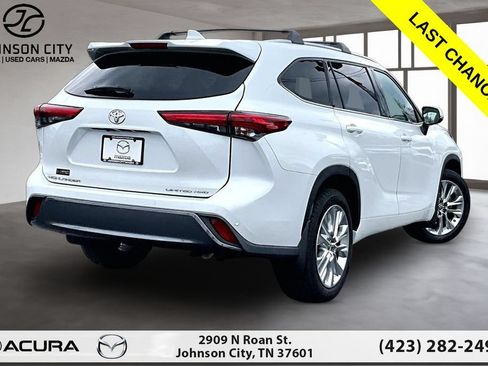 Used 2022 Toyota Highlander Limited AWD/4WD image 2