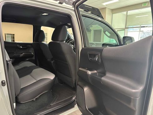 Certified 2023 Toyota Tacoma TRD Off-Road w/ Technology Package AWD/4WD image 36