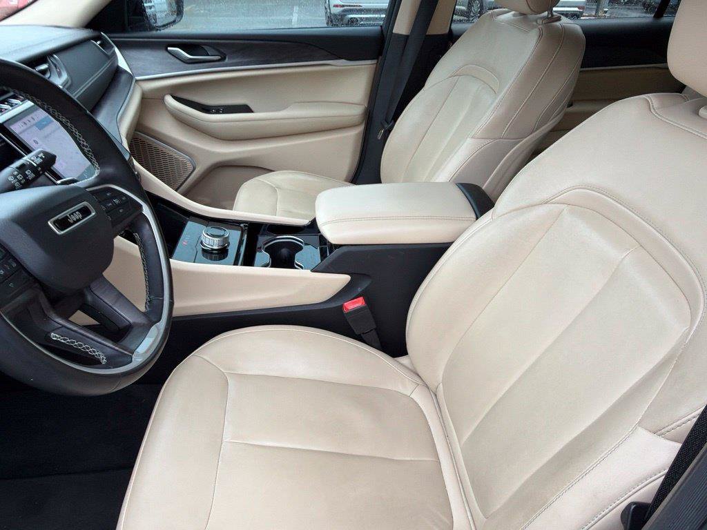 Used 2022 Jeep Grand Cherokee L Limited RWD image 11
