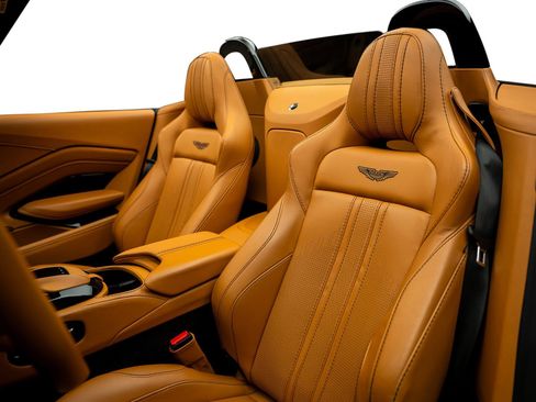 Used 2023 Aston Martin V8 Vantage Roadster RWD image 31