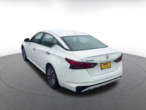 Used 2025 Nissan Altima 2.5 SV FWD image 11