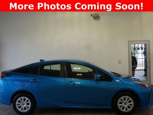 Certified 2019 Toyota Prius LE FWD image 2