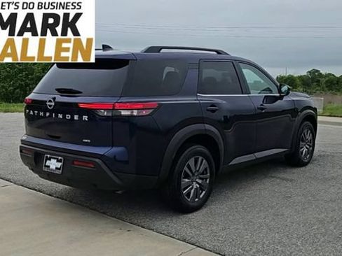 Used 2025 Nissan Pathfinder SV AWD/4WD image 8
