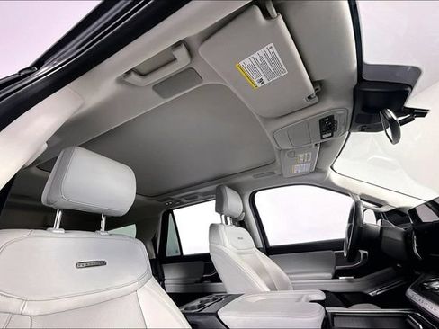 Used 2025 Ford Expedition Platinum w/ Driver's Package AWD/4WD image 23