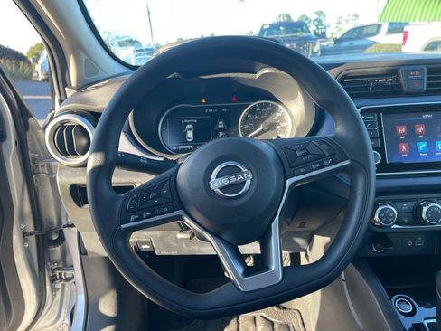 Used 2023 Nissan Versa SV image 15