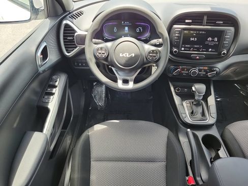 Used 2025 Kia Soul LX w/ LX Technology Package FWD image 13