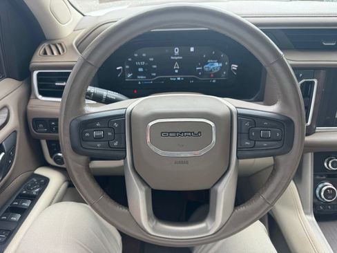 Used 2022 GMC Yukon Denali w/ Denali Premium Package AWD/4WD image 21