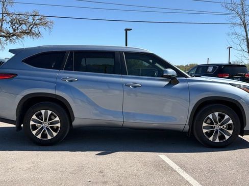 Used 2023 Toyota Highlander XLE image 4