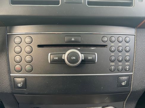 Used 2011 Mercedes-Benz GLK 350 4MATIC image 17