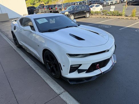 Used 2018 Chevrolet Camaro SS RWD image 7
