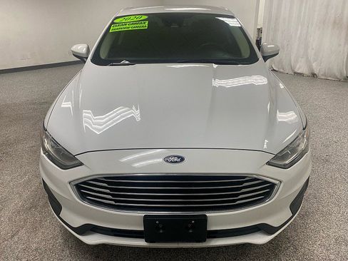 Used 2020 Ford Fusion SE image 2