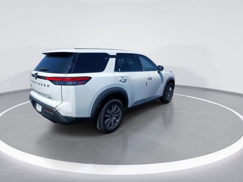 Used 2024 Nissan Pathfinder S image 8