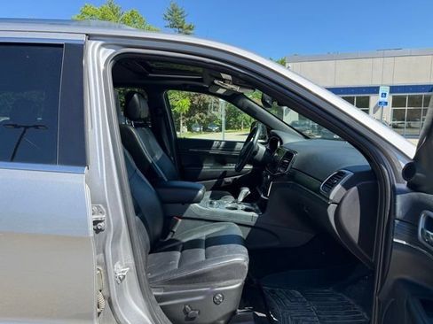 Used 2019 Jeep Grand Cherokee Limited AWD/4WD image 17