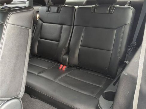 Used 2021 Ford Explorer XLT w/ Equipment Group 202A AWD/4WD image 18