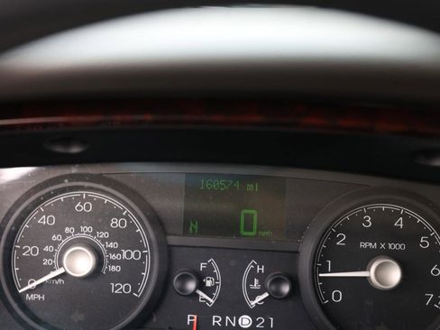 Used 2006 Lincoln Town Car Signature image 38