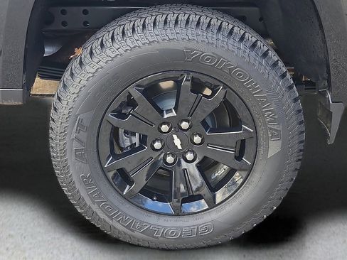 Used 2022 Chevrolet Colorado Z71 w/ Z71 Midnight Edition image 8