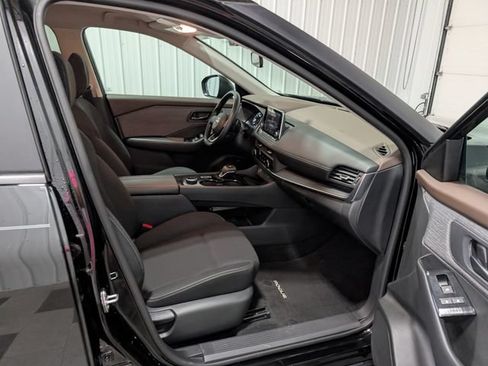Used 2023 Nissan Rogue S AWD/4WD image 26