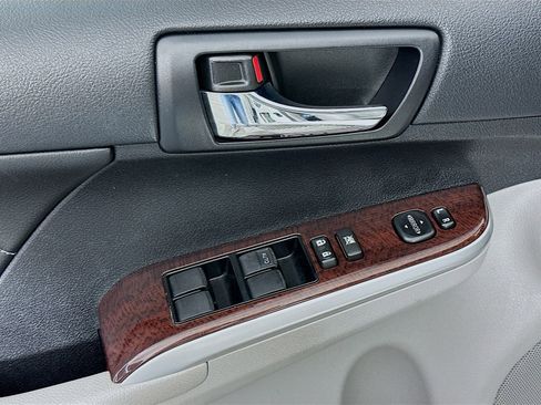 Used 2014 Toyota Camry XLE image 18