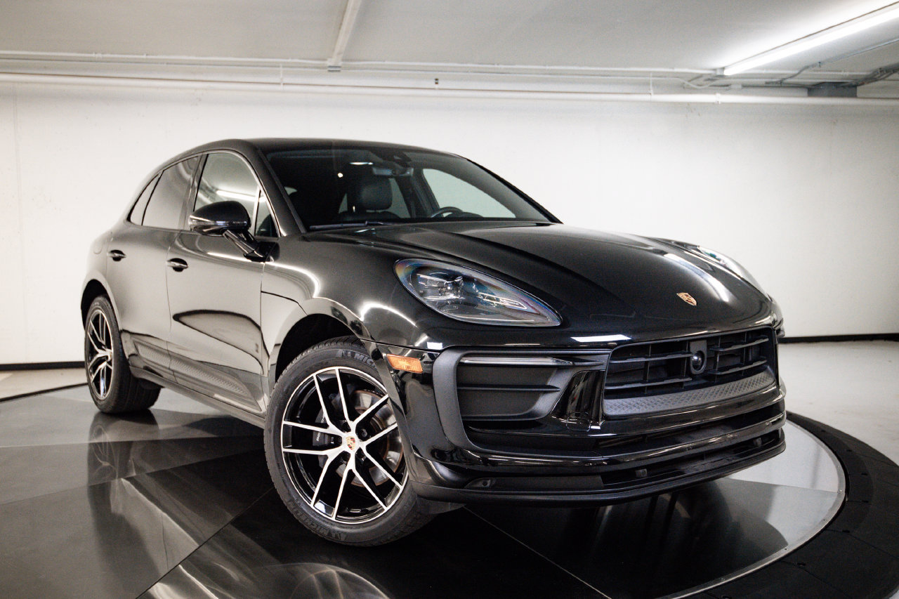 Certified 2024 Porsche Macan AWD/4WD image 9