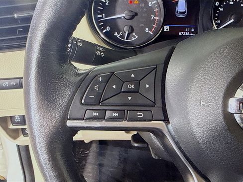 Used 2019 Nissan Rogue SV w/ Premium Package image 14