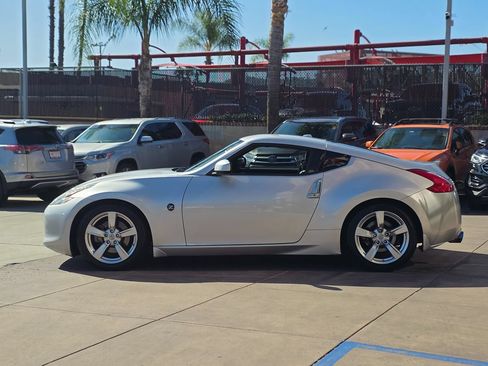 Used 2012 Nissan 370Z Touring RWD image 9